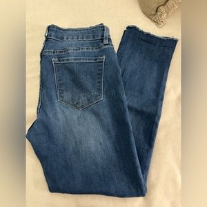 Women’s Mid-Rise New w/out tags KanCan Crop Jeans Size 8/29 - Perfect Condition